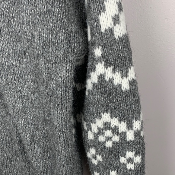 H&M Divided Gray and white design medium Knit Sweater - Picture 4 of 6